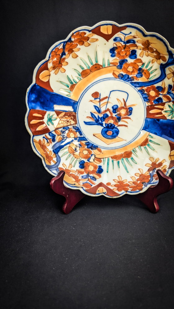 Image 1 of Imari porcelain plate with late 19th century Japanese floral design