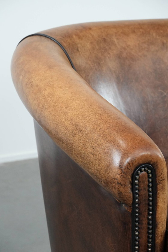 Image 1 of Canapé club 2,5 places confortable en peau de mouton vintage