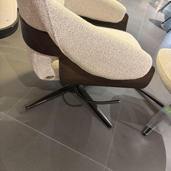 Leolux Cream fauteuil met poef Mondo (photo 3 of 3)