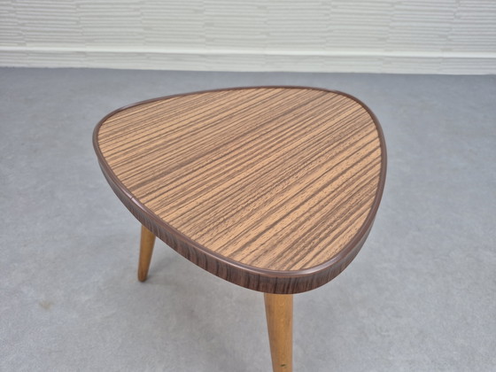 Vintage Plant Table with Formica Wood-Look Top. – Plastic (photo 5 of 6)