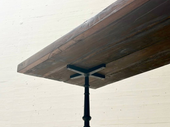 Image 1 of Tavolo in castagno con gambe in ghisa Horgen Glarus, anni '20-'40