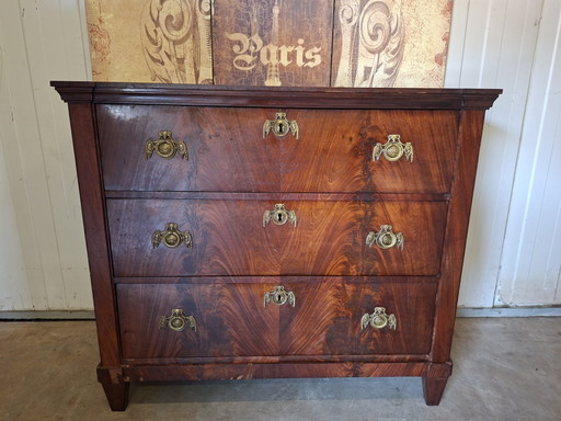Antieke ladekast, commode, dressoir, met mooi beslag, fineerschade afm. 99x45cm en 78cm hoog.