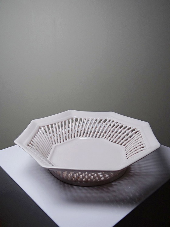 Image 1 of Octagonal bowl in pale pink braided porcelain, circa 1950