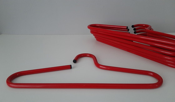Image 1 of Rode kleerhangers metaal IKEA 7 stuks jaren'80