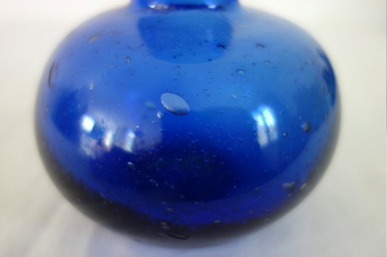 4 cobalt blue blown glass vases with bubbles, 60s/70s (photo 10 of 11)