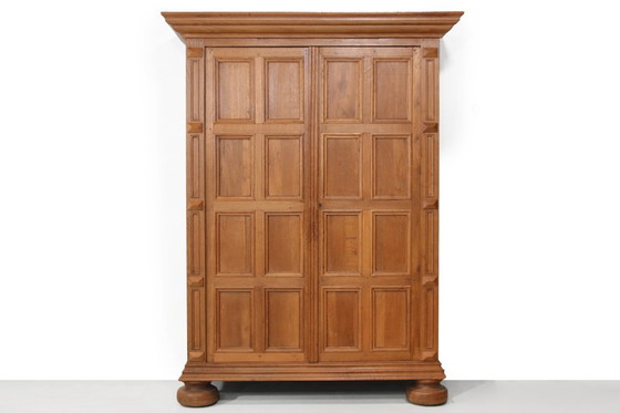 Image 1 of Armoire à panneaux en chêne antique du XIXe siècle