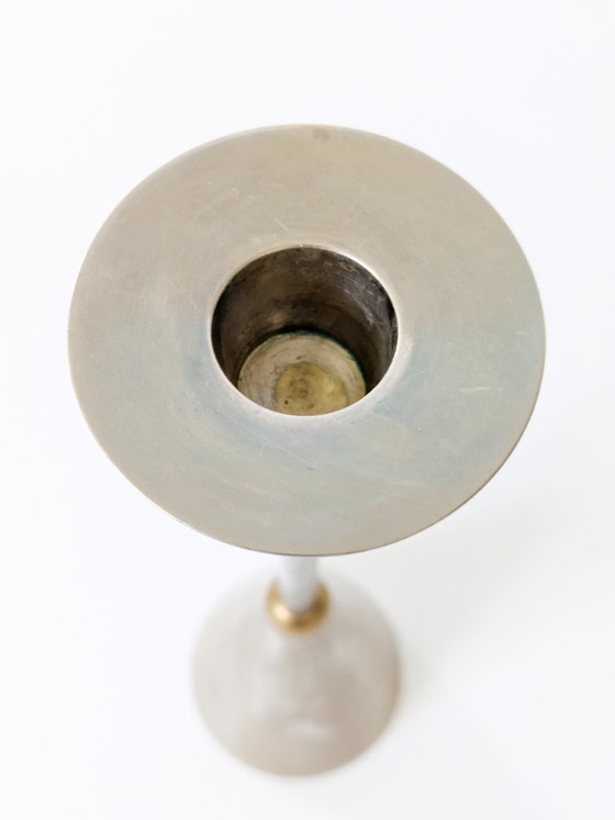 Paar postmoderne Kerzenständer im Memphis-Stil, Stahl mit Messing, 1980er Jahre – Kerzenhalter, Metal (photo 7 of 16)