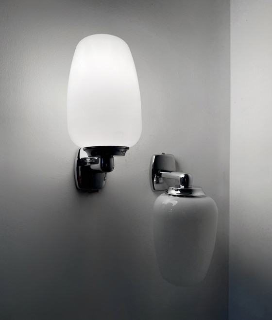 Image 1 of Applique cromate e opaline degli anni '70