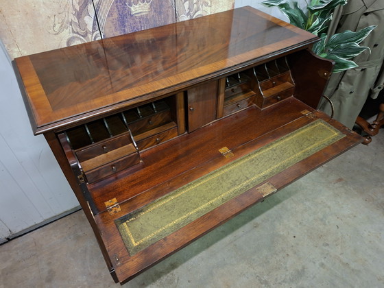 Image 1 of Antike englische Kommode, Kommode, hinter der obersten Schublade befindet sich ein Schreibfach ca. 1860 Abmessung 120x49 und 115