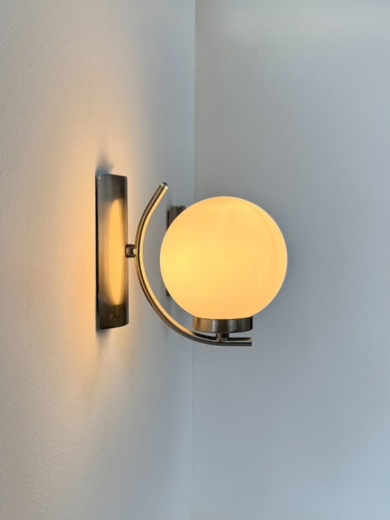 Image 1 of Coppia di applique vintage, cromo e vetro opalino, Francia, 1970