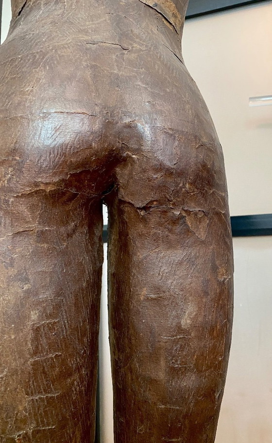 Image 1 of Mannequin d'enfant ancien français, époque Napoléon III, en carton bouilli et bois, XIXe siècle