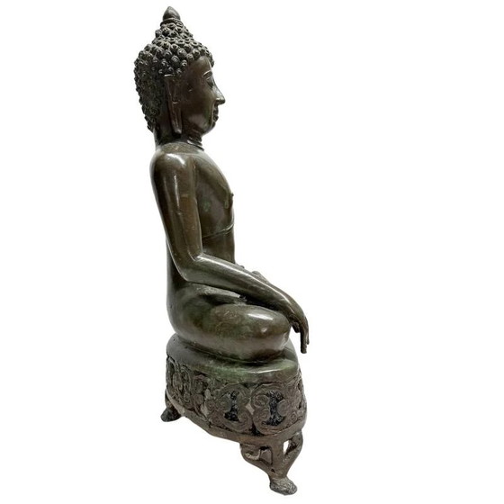 Monumental Buda Shakyamuni de bronce fundido S. XIX sobre trono de altar calado – Estilo Lan Na / Tibetano (photo 4 of 11)