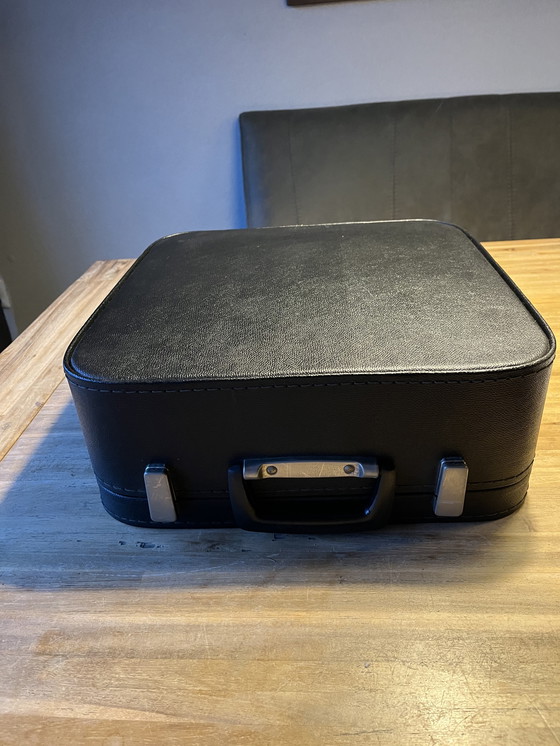 Image 1 of Macchina da scrivere portatile Erika d'epoca in una valigia