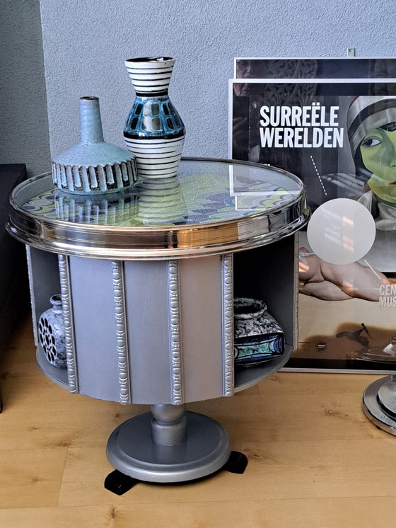 Image 1 of Carousel table