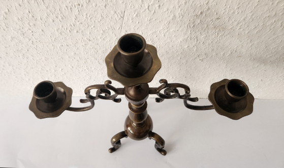 Candelabro antiguo de 3 brazos, bronce macizo, forjado a mano, estilo barroco. – Percheros, Metal, Bronze (photo 5 of 15)