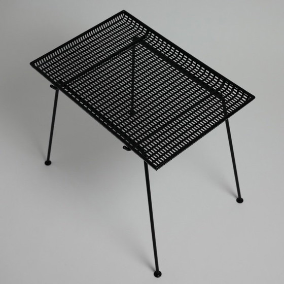 Tavolino Mid-Century in metallo perforato, Germania, anni '50 – Alla maniera di Mathieu Matégot – Tavolini (photo 14 of 14)