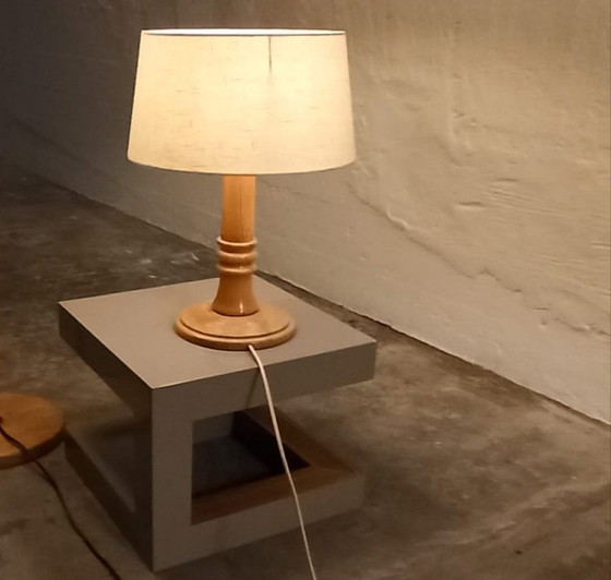 Image 1 of Lampe de table vintage à pied en bois