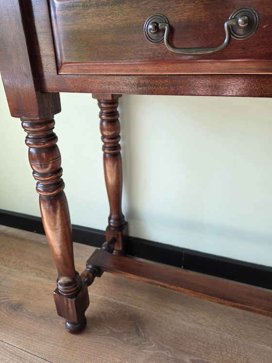 Image 1 of Engelse mahonie sidetable met 3 laden