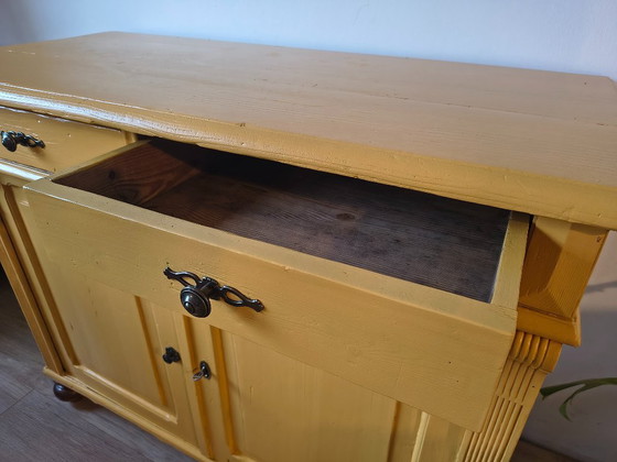 Credenza Giallo Ocra Caratteristica / Mobile Vintage – Credenze, Brass, Wood (photo 4 of 10)