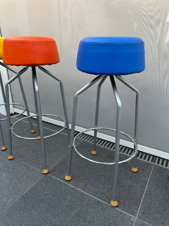 3 taburetes de bar estilo Memphis. – Javier mariscal, Leather (photo 7 of 13)