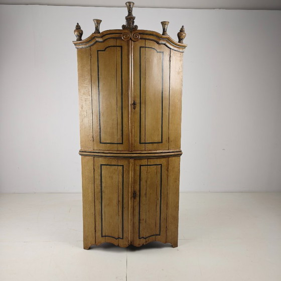 Image 1 of 18th-century Dutch Witwerk cabinet with original key and imitation Delft Blue decoration