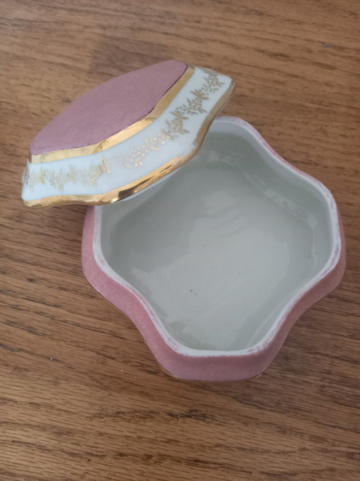 Porcelain jewelry box