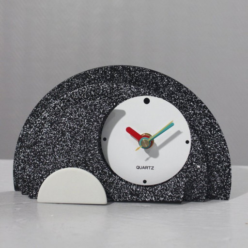 Pendule post-moderne 1980s design Memphis Milano neuve en boîte