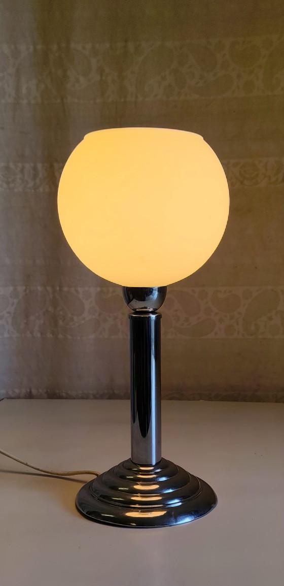 Lampada da tavolo Bauhaus in metallo e globo in vetro opalino - anni '30/'40 – Lampade da tavolo, Glass (photo 2 of 8)