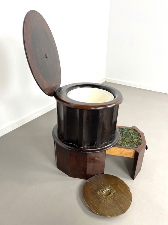 Image 1 of Antieke 19e-eeuwse Victoriaanse mahoniehouten toiletpot met opstapje