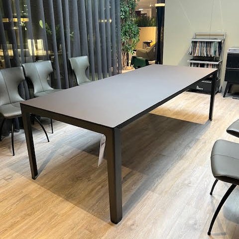 Leolux Kalia eettafel - 240x100