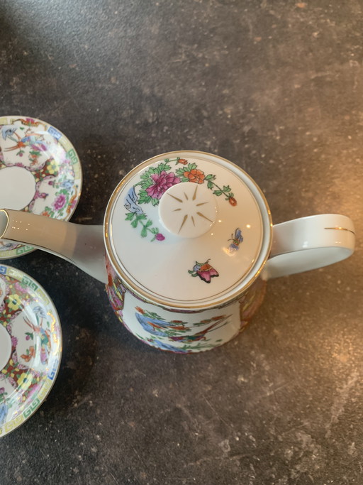 Teapot with 6 plates