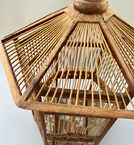 Image 1 of Dekorativer handgefertigter Vogelkäfig mit Holzvogel – Asien, ca. 1950er–1960er Jahre