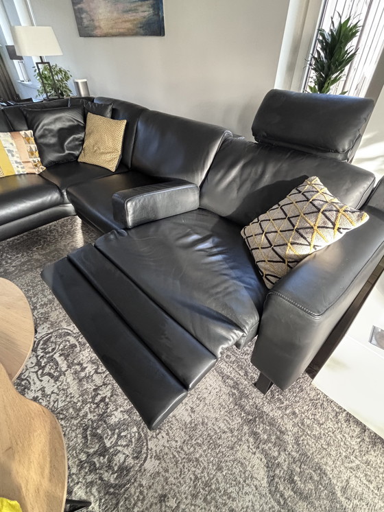 Image 1 of Magnifique canapé d'angle Montel en cuir noir avec section de relaxation électrique