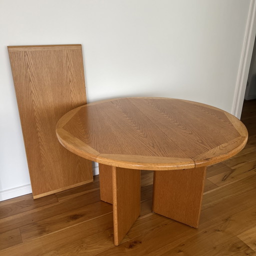 Solid oak extendable round dining table 115cm