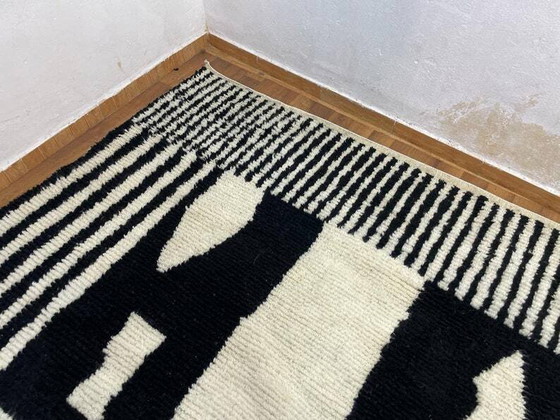 Tapis en laine noire 250cm x 150cm – Wool (photo 6 of 9)