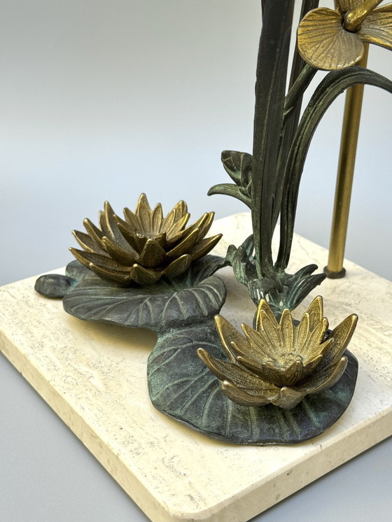 Image 1 of Lámpara de nenúfar de bronce de los años 70 sobre base de travertino - Inspirada en el Art Nouveau