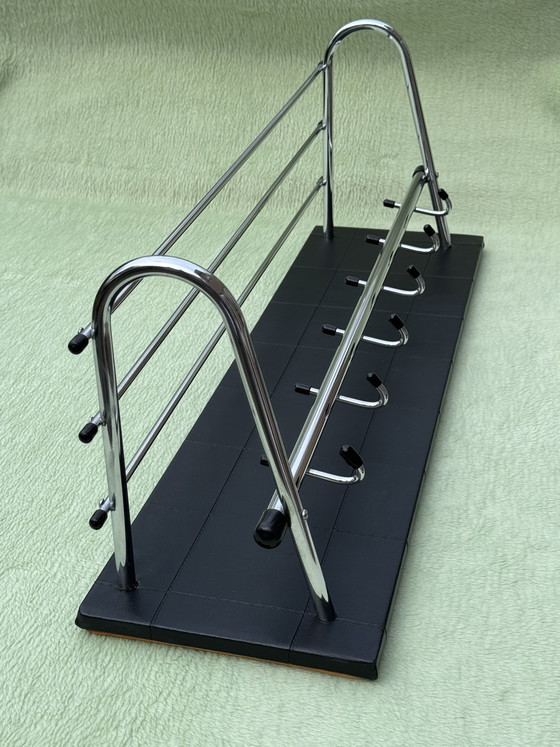 Image 1 of Seltene, ikonische Wandgarderobe aus den Sechzigerjahren | Verchromtes Rohrgestell | Sammlerwert & Museumszustand
