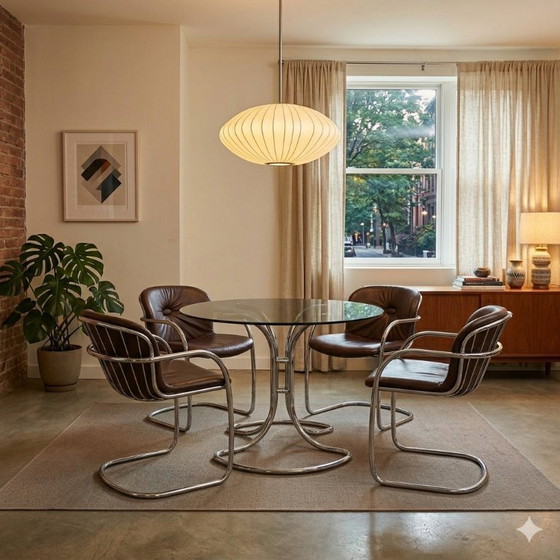 Image 1 of Eetkamerset van Gastone Rinaldi - tafel met chromen glazen blad en 4 Sabrina stoelen