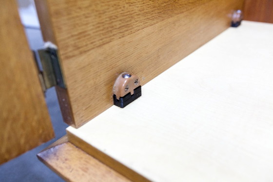 Image 1 of Französischer Kleiderschrank mit geschwungenen Beinen, 3 Türen, 1 Spiegel (27 x 130 cm) und 1 Schublade