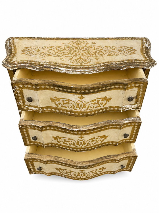 Cassettiera a tre cassetti in legno dorato in stile rinascimentale italiano – Cassettiere, Wood (photo 5 of 9)