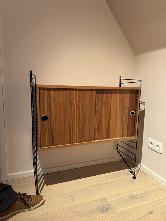 Image 1 of Armario bajo de pared String en nogal-negro