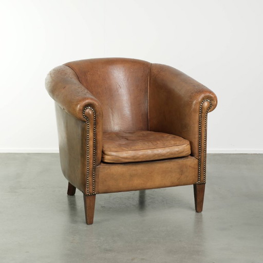 Robuster, abgenutzter Vintage Club-Sessel aus Schafsleder mit bequemem Sitz und schöner Farbe