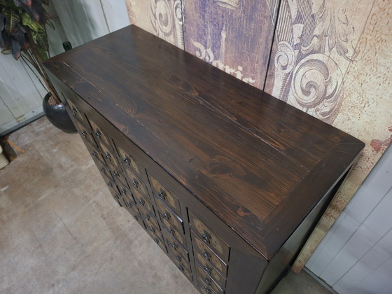 Image 1 of Antike chinesische Kommode, Apothekerschrank, Aktenschrank, Maße 105 x 42 cm und 100 cm hoch.