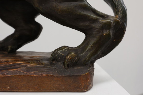 Image 1 of Grande statua in terracotta patinata raffigurante un leone, firmata Richard Aurili (1834–1914), Italia