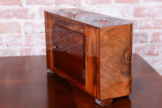 Restaurierte Art Deco Tischuhr, Nussbaum, neu poliert, Tschechisch, 1920er Jahre – Uhren, Glass, Wood (photo 7 of 10)