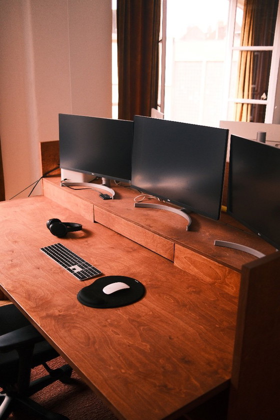 Design Bureau - Berkenhout - 215cm X 138cm – Wood (photo 3 of 25)
