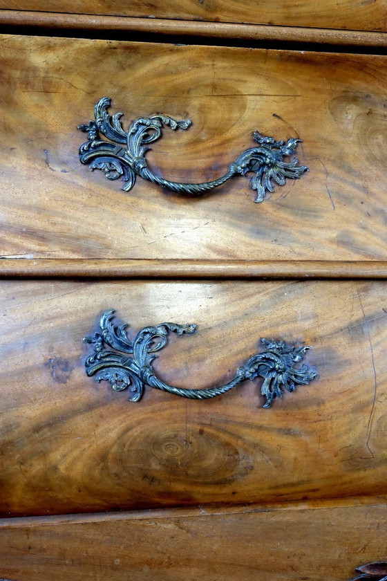 Image 1 of Bellissimo mobile del periodo Luigi XV, circa 1750.