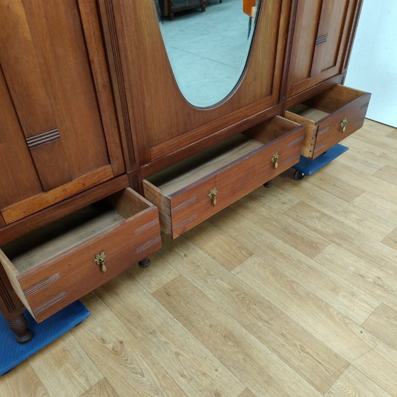 Image 1 of Armadio vintage antico in stile country con armadio smontabile