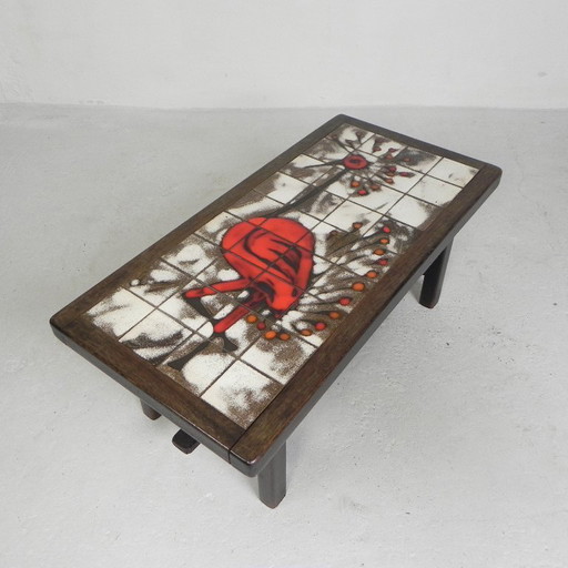 Mesa de azulejos Vallauris, firmada "dan" con la imagen de un pájaro fantástico, década de 1960.