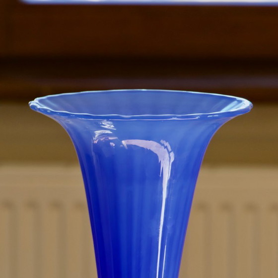 Image 1 of Große Murano-Vase aus mundgeblasenem kobaltblauem Glas